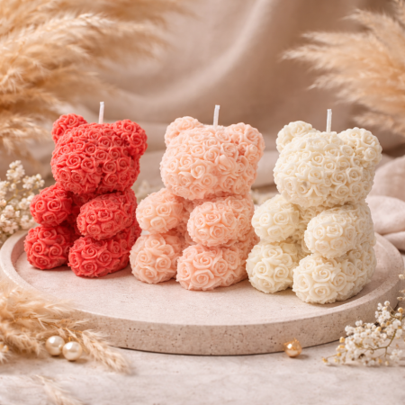 Rosenbär Kerze – Handgemachte Dekokerze & Geschenkidee