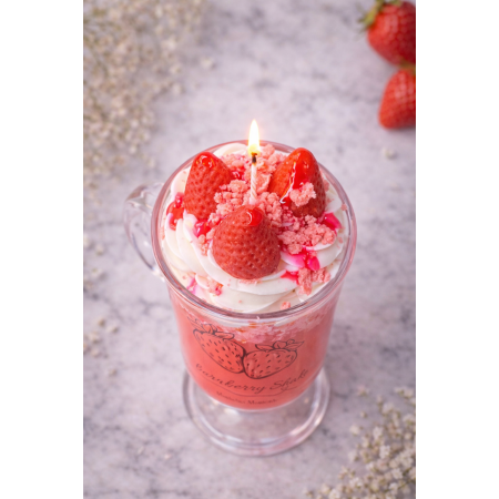 XL Dessertkerze „Erdbeer Shake“ aus Sojawachs – handgemachte Kerze im Glas